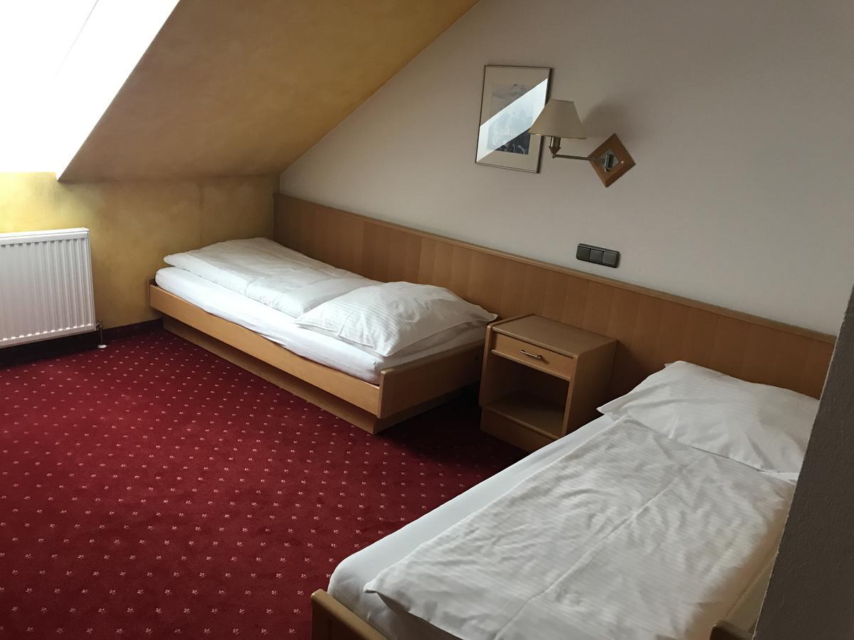 Gasthof "Zur Kanne" Markt Sankt Florian Eksteriør billede